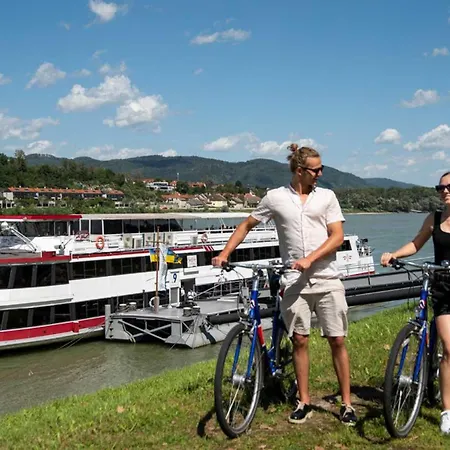 Holiday home Altstadthaus Marille Mit Innenhofterrasse